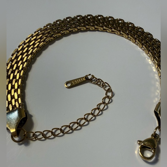 Elegant 18K Gold Chain Bracelet 
Stainless Steel Bracelet - Picture 14 of 14